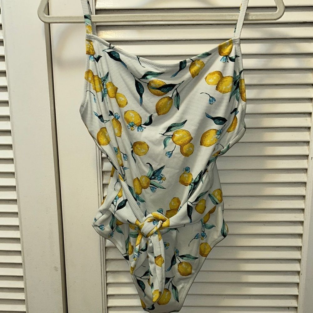 🍋 Jessica Simpson ‘Make Lemon🍋ade’ fully lined tie back or front swim 🏊 suit
